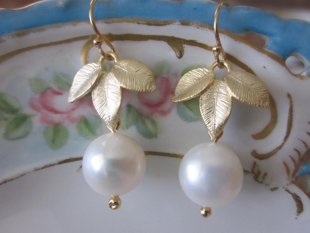 White Freshwater Round Pearl Earrings Gold Three Leaf - Bridesmaid Earrings - Bridal Earrings